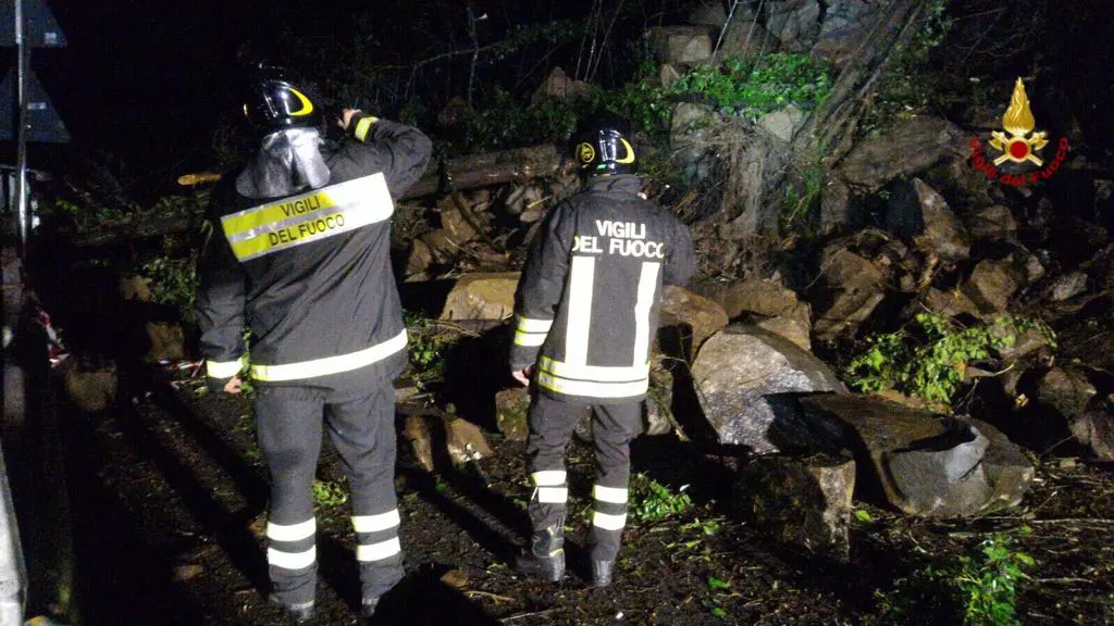 Frana blocca la strada, chiusa la Sp 34 al Ponte di Sorana