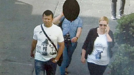 L'immagine delle telecamere dei due arrestati per aver rubato la pensione a un'anziana