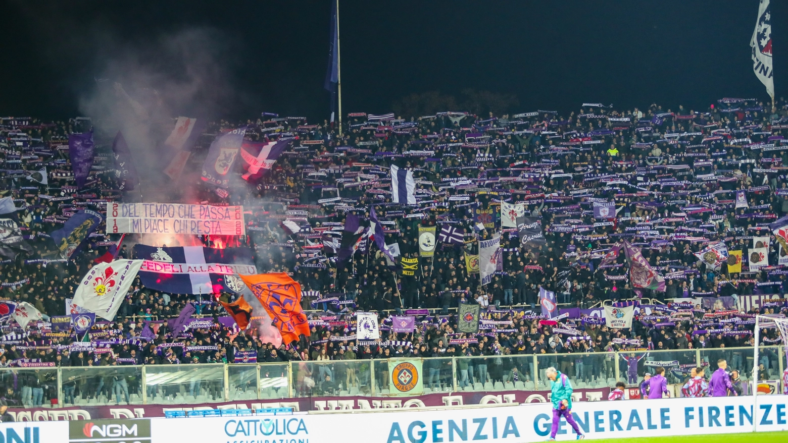La Curva Fiesole durante Fiorentina-Torino (Foto Germogli)
