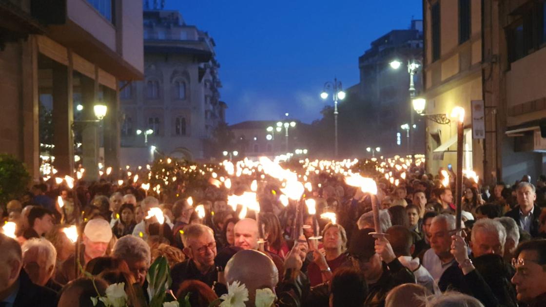 Barbara Capovani, Itália presta homenagem a ela.  Cinco mil marcham sobre Pisa