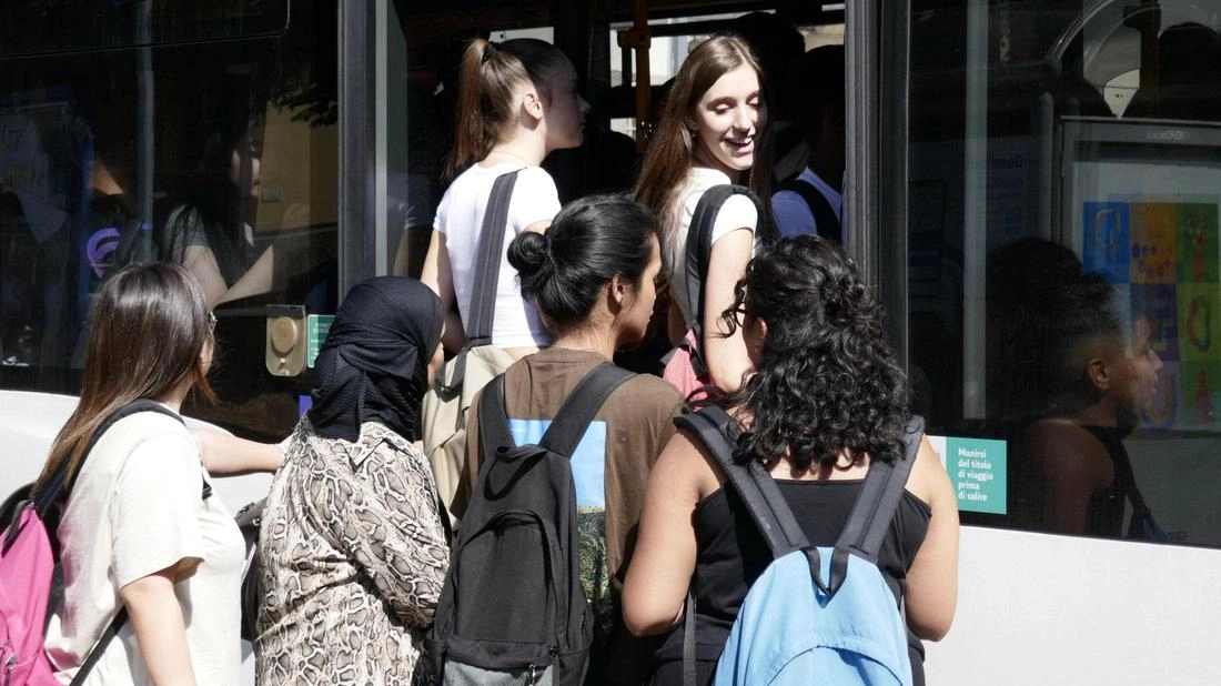 L’autobus non passa. Studenti costretti a trovare un passaggio L’autobus non passa. Studenti costretti a trovare un passaggio