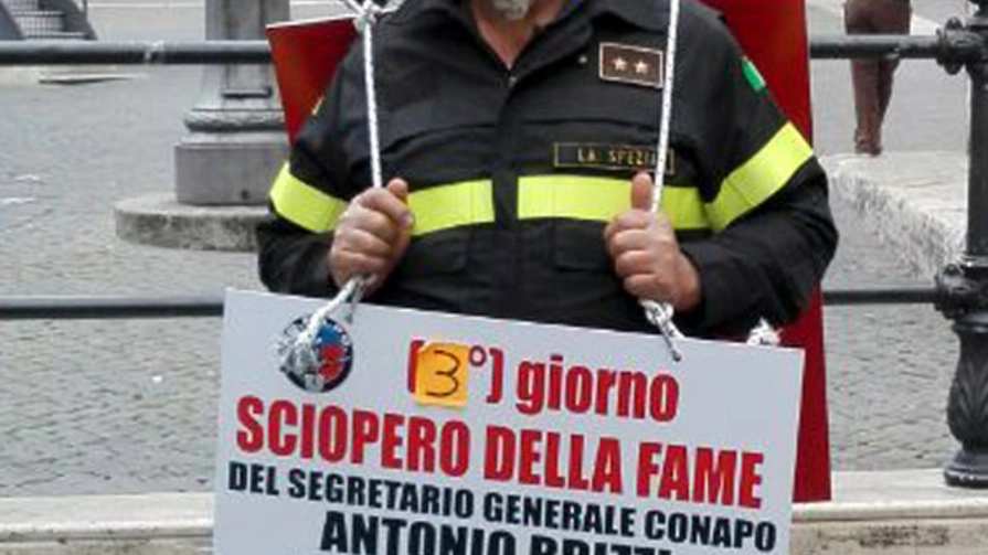 Antonio Brizzi a Roma durante lo sciopero della fame