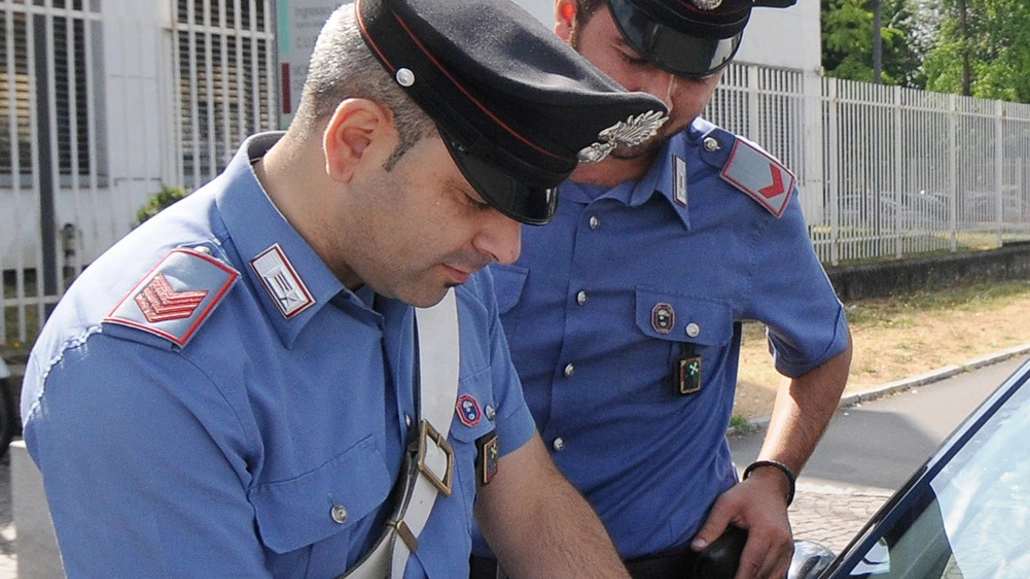 Carabinieri all'opera per contrastare il traffico di droga (foto d'archivio)