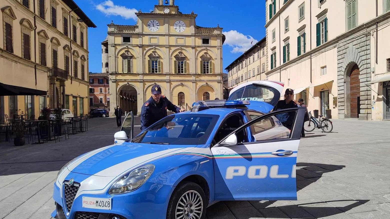 Pugni alla compagna Bloccato dalla figlia Pugni alla compagna Bloccato dalla figlia