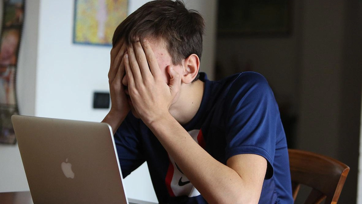 Minori e rete: cyberbullismo e adescamento tra i rischi più diffusi per gli adolescenti