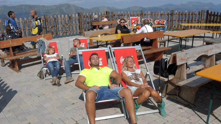 Passeggiate, mercatini e cene sotto le stelle. Montagna ammaliatrice anche a Ferragosto
