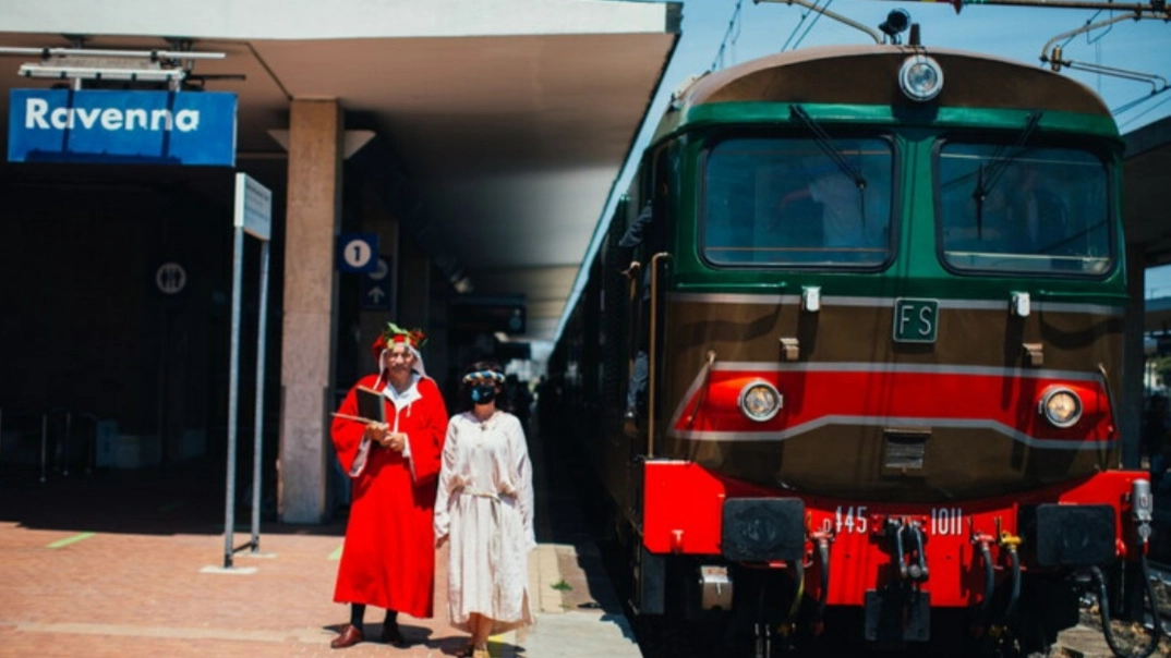 Il treno di Dante (foto ansa) Il treno di Dante (foto ansa)