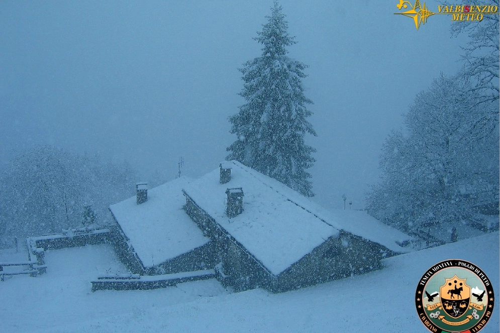 Neve a Poggio di Petto (Vernio, Prato), 1.100 metri (wencam valbisenziometeo.it)