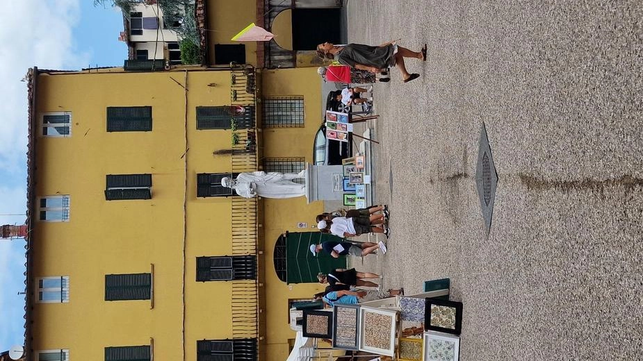 Il “Meraki Market“ torna oggi e domani in piazza Guidiccioni Il “Meraki Market“ torna oggi e domani in piazza Guidiccioni