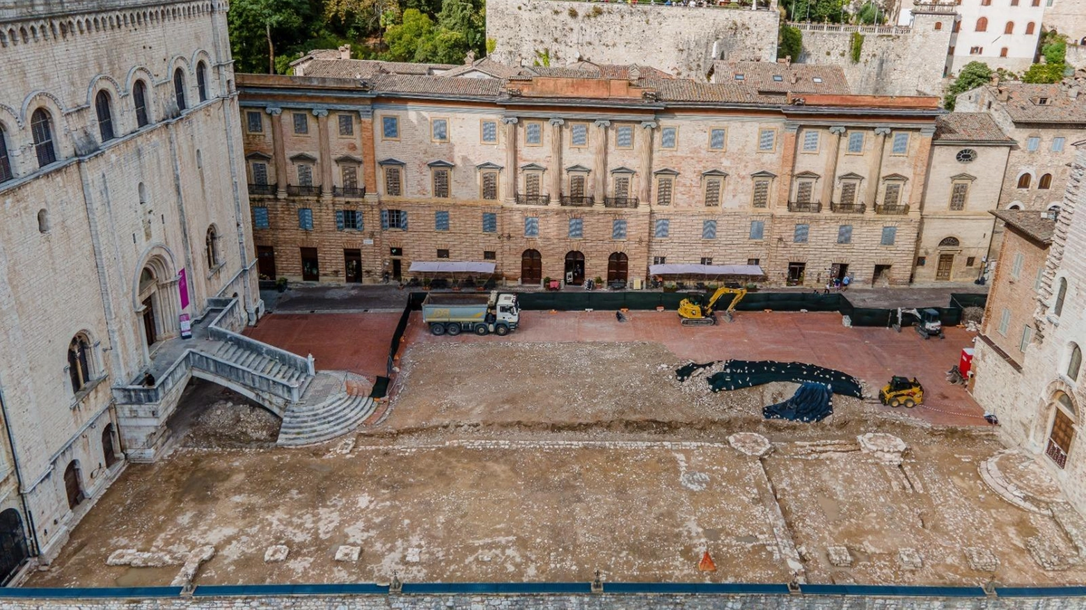 Piazza Grande, lavori fermi: "Serve un intervento per valorizzare i reperti" Piazza Grande, lavori fermi: "Serve un intervento per valorizzare i reperti"