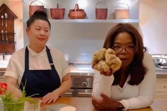 Oprah Winfrey con il tartufo arrivato dall'Umbria