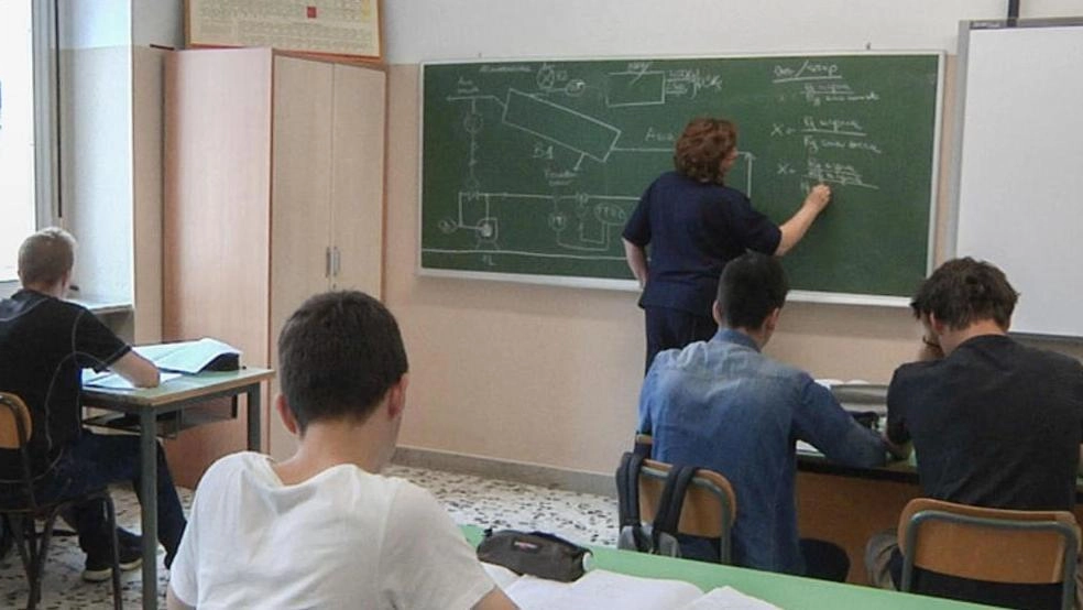 Artini e i ladri fra banchi e aule "Gli edifici sono vecchi e fragili: i furti sono all’ordine del giorno" Artini e i ladri fra banchi e aule "Gli edifici sono vecchi e fragili: i furti sono all’ordine del giorno"