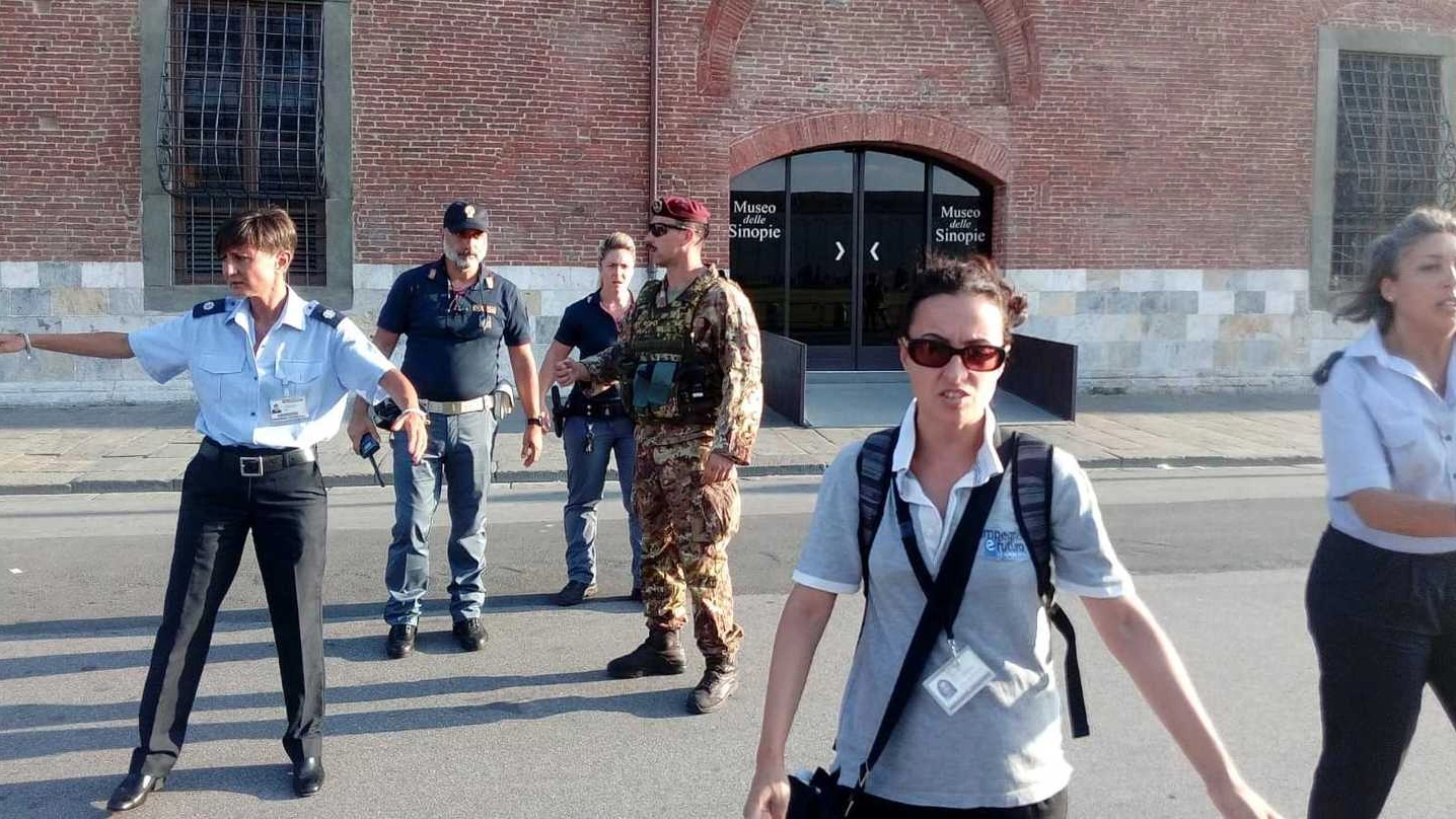 Militari e forze dell’ordine hanno fatto sgomberare il Museo delle Sinopie in piazza dei Miracoli