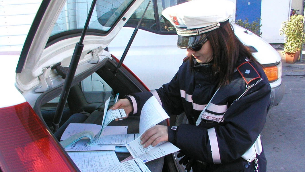 Polizia municipale (foto Attalmi) Polizia municipale (foto Attalmi)