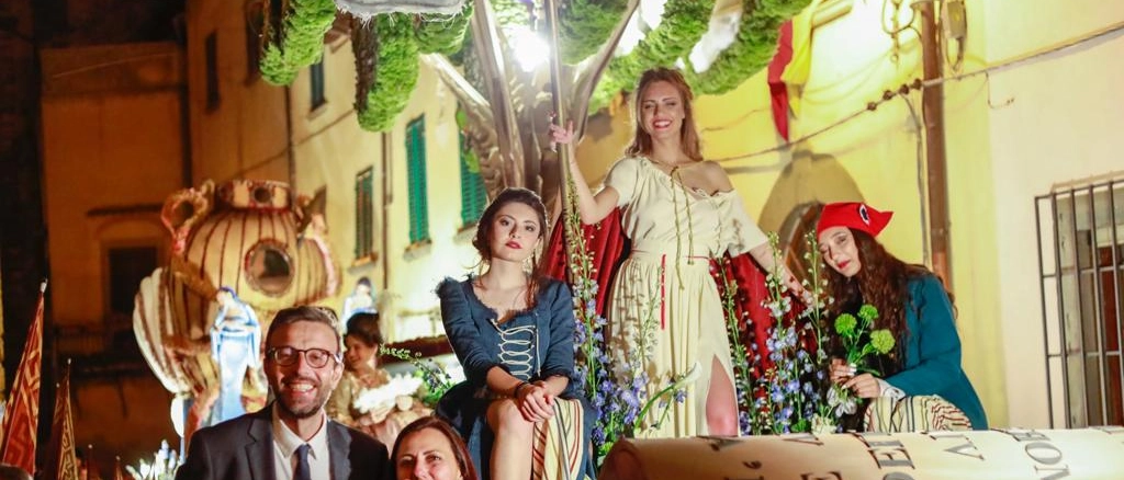 Maggiolata lucignanese, il Grifo d’Oro a Via dell’amore
