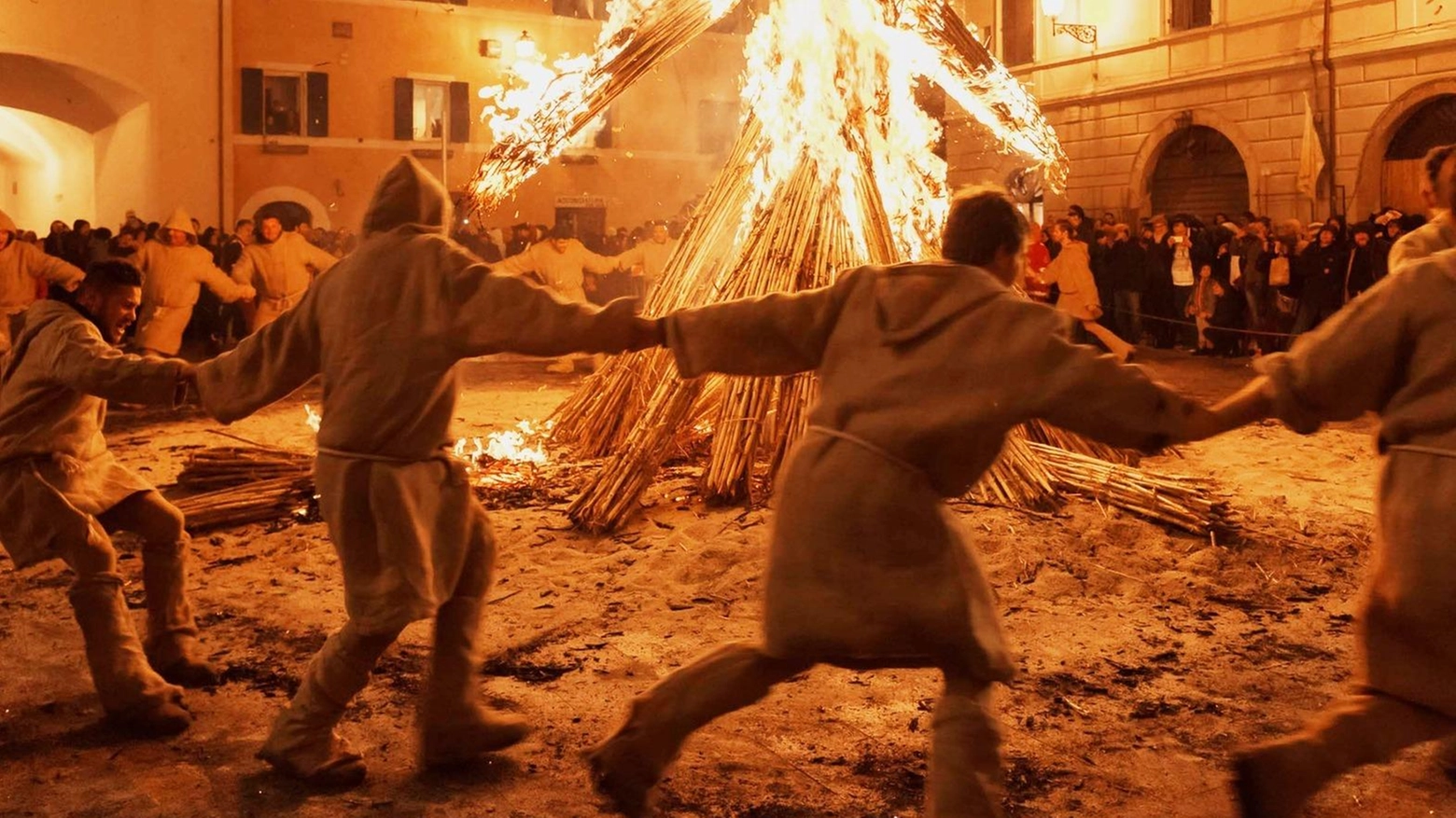 I torciatori di San Giuseppe alla Festa dei Fuochi rituali I torciatori di San Giuseppe alla Festa dei Fuochi rituali