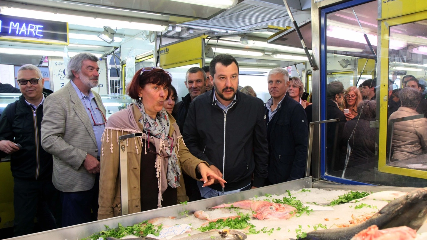 Salvini al mercato di piazza Cavour