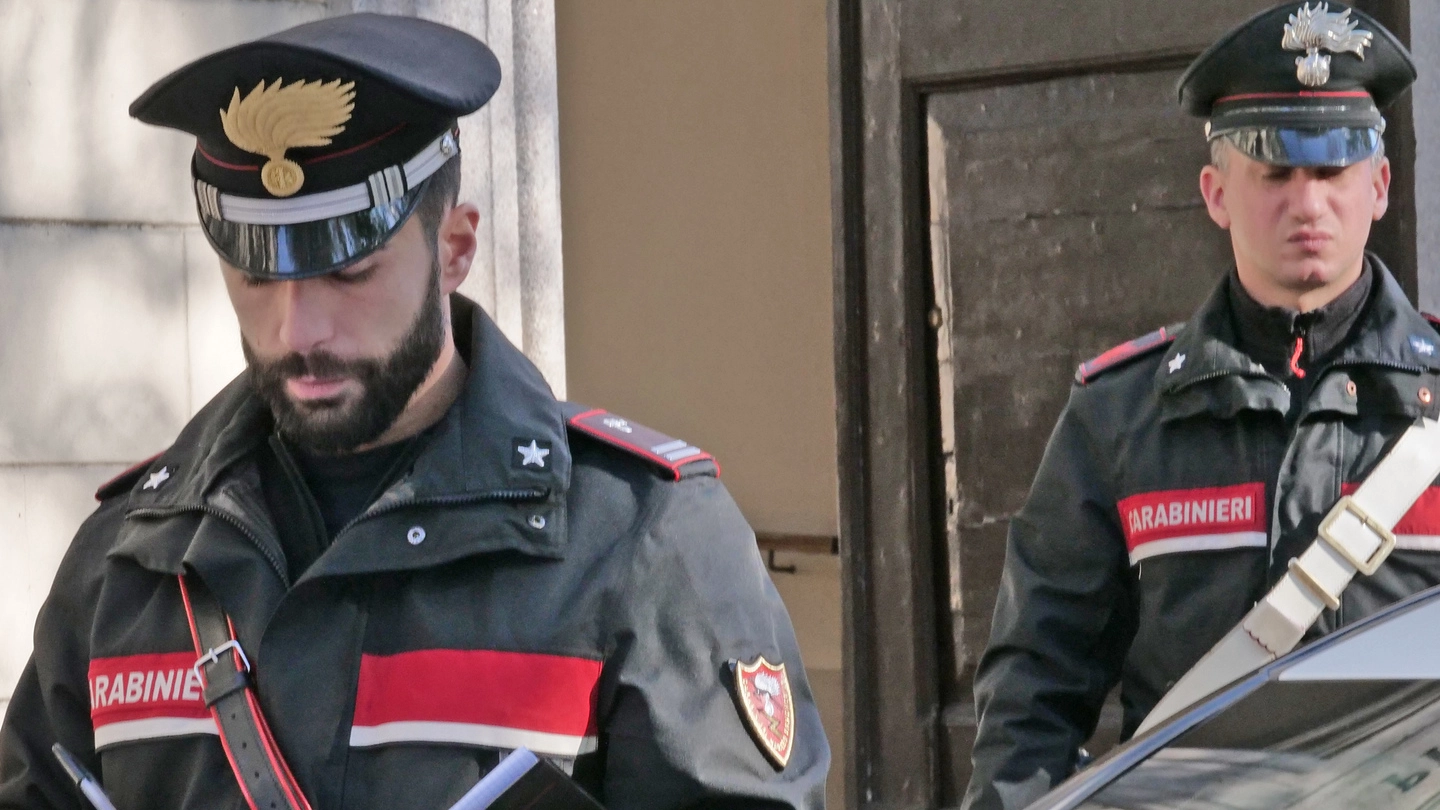 I carabinieri hanno raccolto la denuncia delle due studentesse