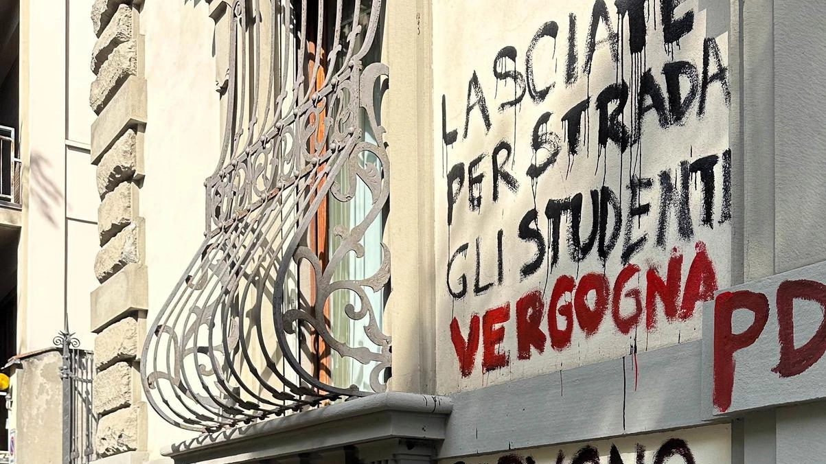 "Più alloggi". Rabbia spray al Dsu "Più alloggi". Rabbia spray al Dsu