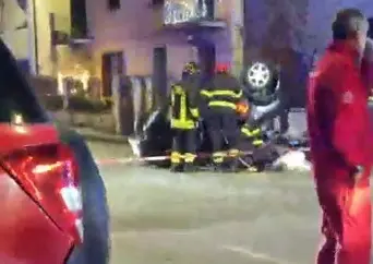 Auto si ribalta, traffico in tilt a ponte Datini