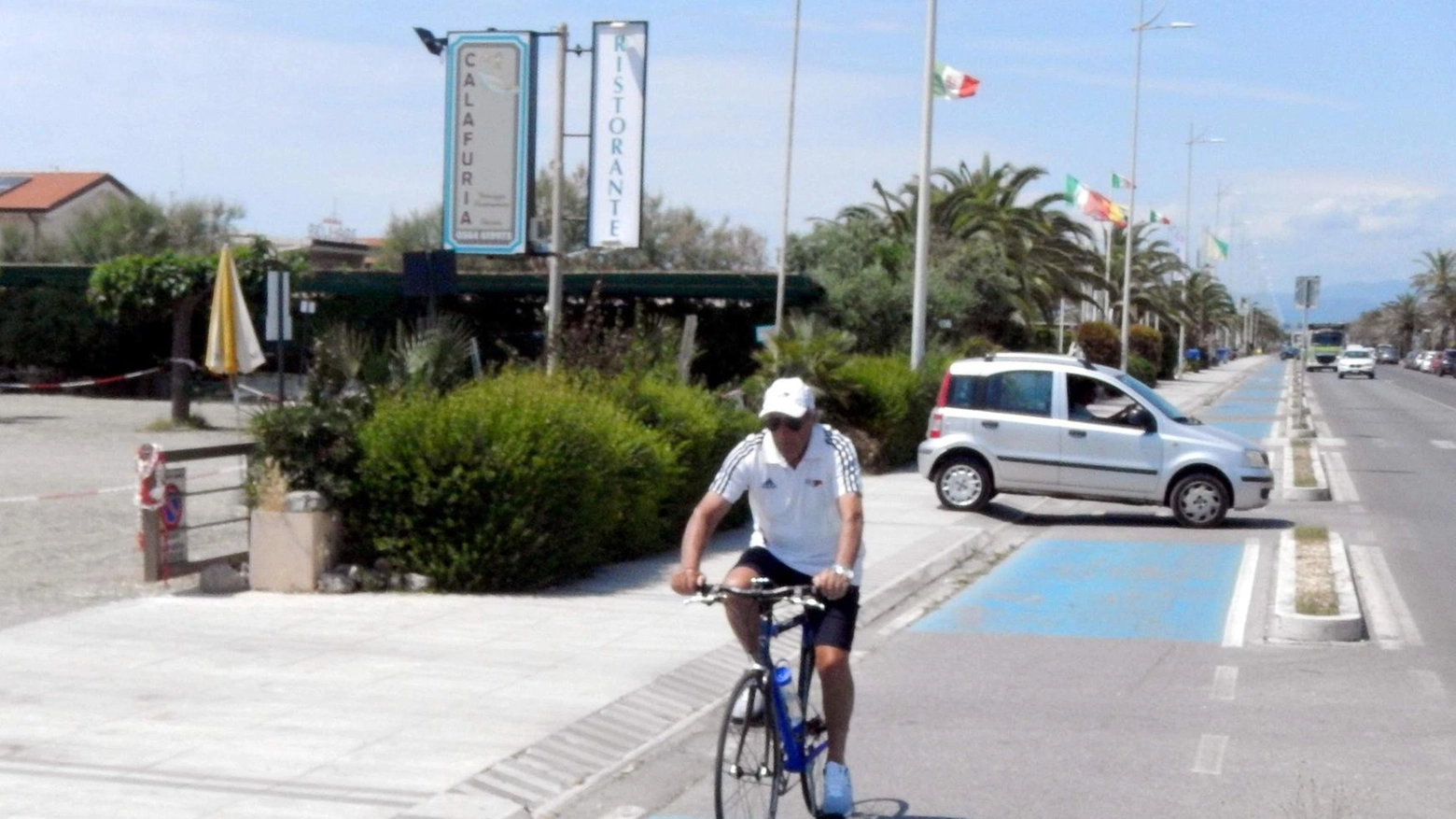La ciclovia Tirrenica. Ok allo studio di fattibilità nel tratto mare-ospedale La ciclovia Tirrenica. Ok allo studio di fattibilità nel tratto mare-ospedale