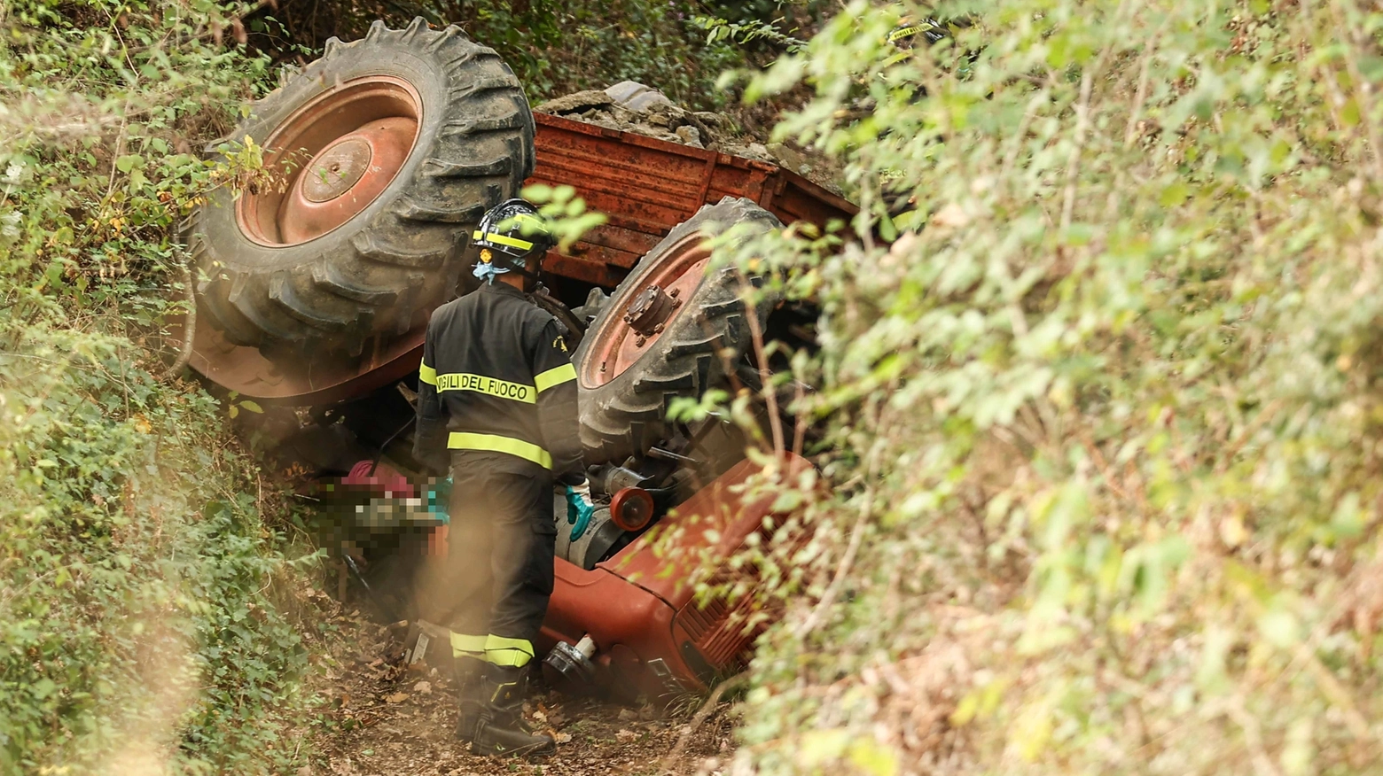 Incidente mortale per un agricoltore, schiacciato dal suo trattore (Archivio Germogli) Incidente mortale per un agricoltore, schiacciato dal suo trattore (Archivio Germogli)