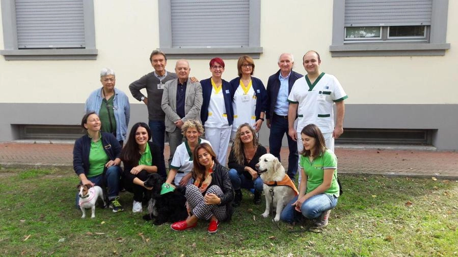 Come era l'hospice di Arezzo con il suo staff e i cani della pet therapy