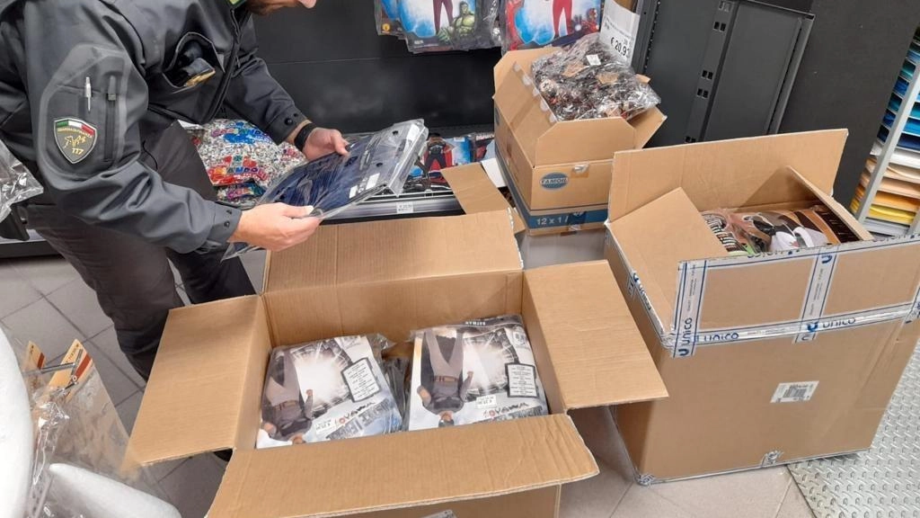 Prodotti non a norma. Sequestrati oltre 1000 Prodotti non a norma. Sequestrati oltre 1000