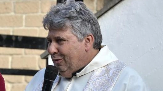 Don Tito Testi si dice profondamente amareggiato di quanto accaduto all’interno della chiesa di Neghelli, ad Orbetello