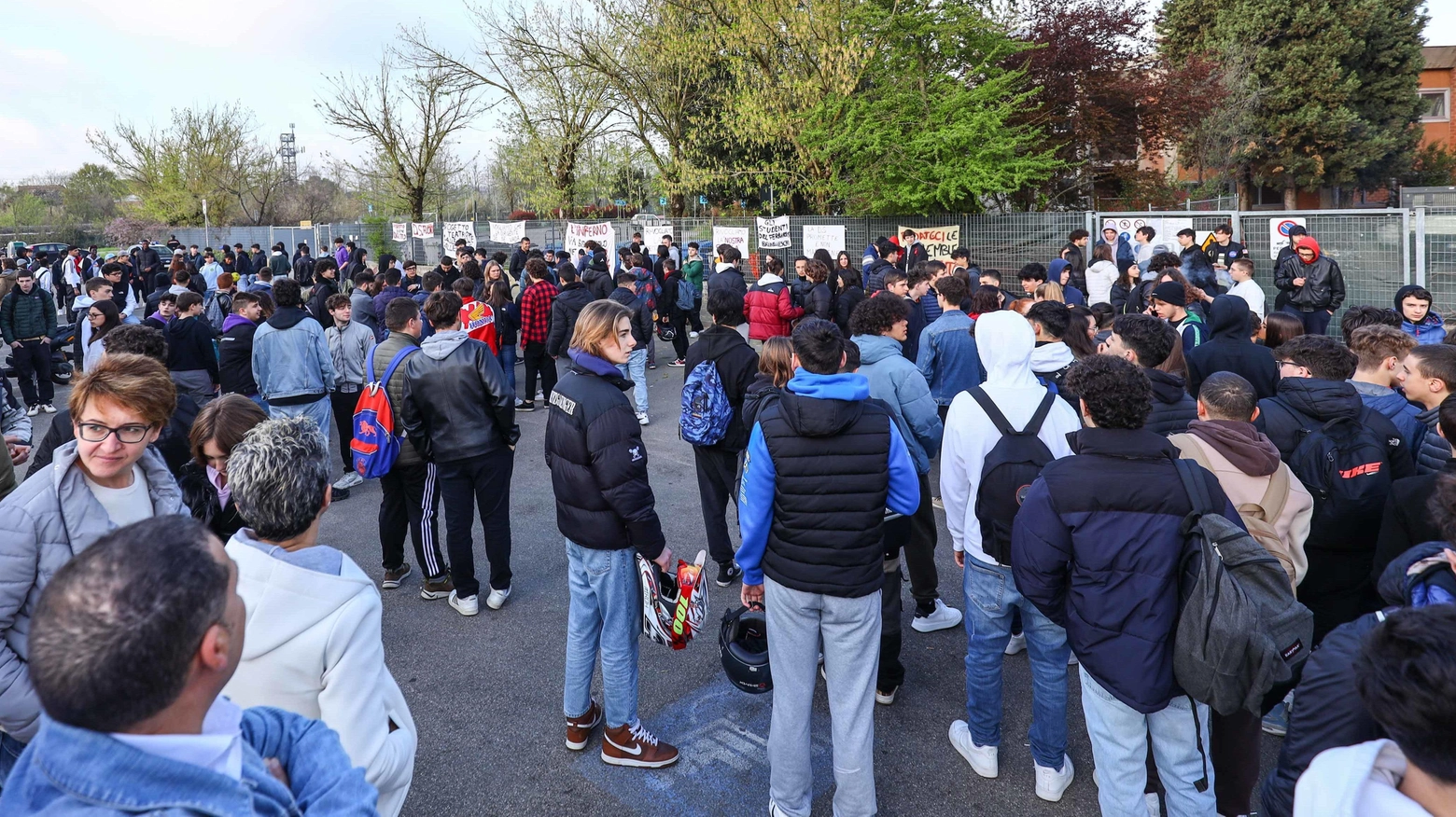 Studenti in rivolta contro la preside  "Ci nega i nostri diritti, se ne vada"