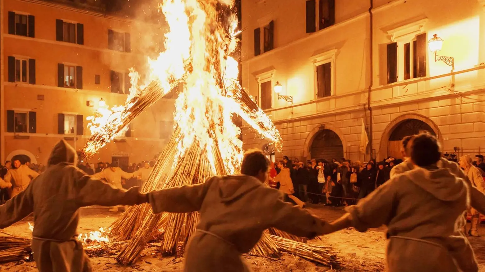 Con la Torciada ci si sbarazza dell’"Invernacciu" Con la Torciada ci si sbarazza dell’"Invernacciu"