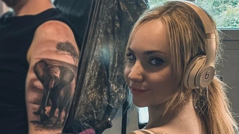 Margot apre un centro per i tatuaggi