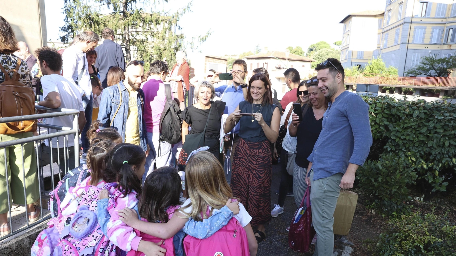 Prima campanella, soliti problemi: "Scuola, un miracolo ogni anno. Posti coperti, 79 cattedre vacanti" Prima campanella, soliti problemi: "Scuola, un miracolo ogni anno. Posti coperti, 79 cattedre vacanti"