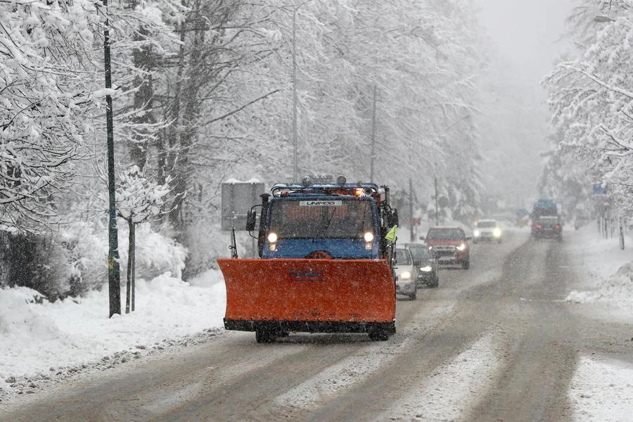 Neve sulla strada (Ansa)