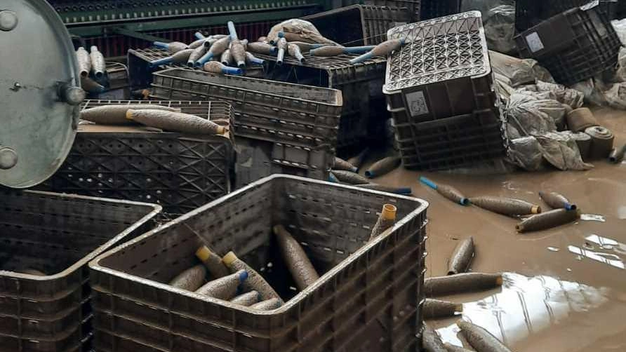 Tessile a tre velocità. Chi lavora, chi ci prova e chi lotta con l’acqua. I sindacati: sì alla "cassa" Tessile a tre velocità. Chi lavora, chi ci prova e chi lotta con l’acqua. I sindacati: sì alla "cassa"