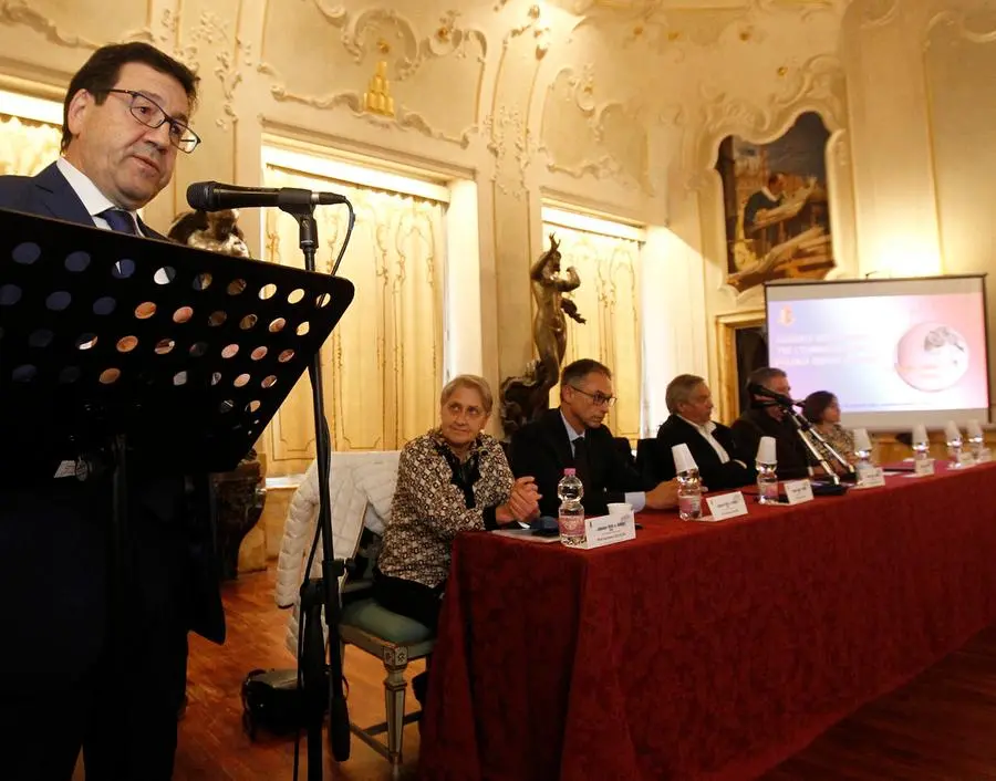 Il silenzio e quei lividi da curare con la voce. "Vinciamo questa battaglia con i giovani"