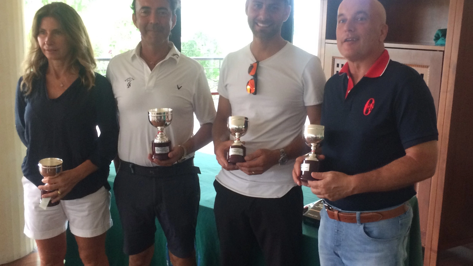 Enrico Bastone, primo a destra, con alcuni premiati al Forte dei Marmi Golf Club