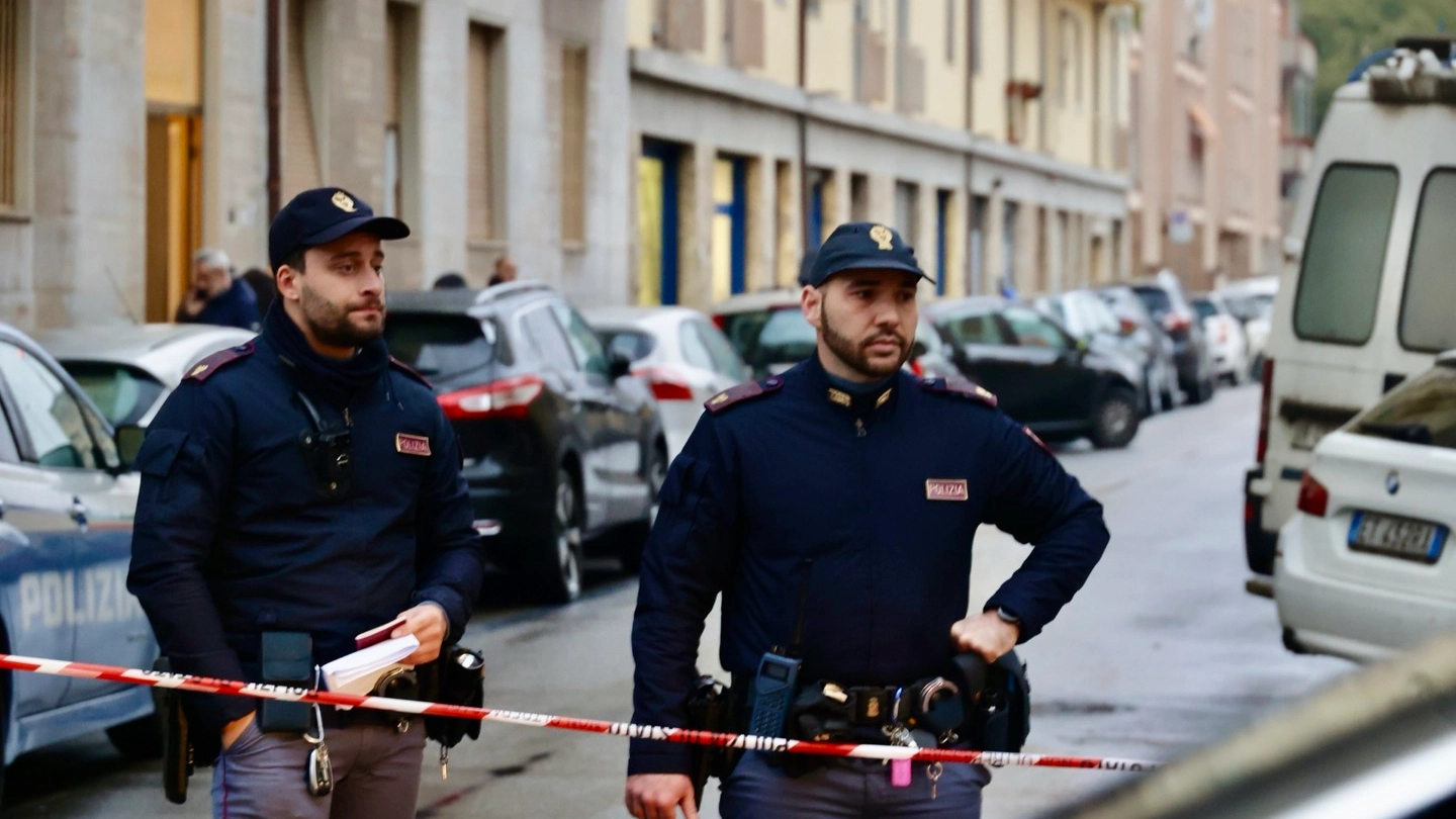 Il rebus del cappuccio: potrebbe non essere stato usato per uccidere. Decisiva l’autopsia: oggi l’incarico per stabilire se è stato anche picchiato