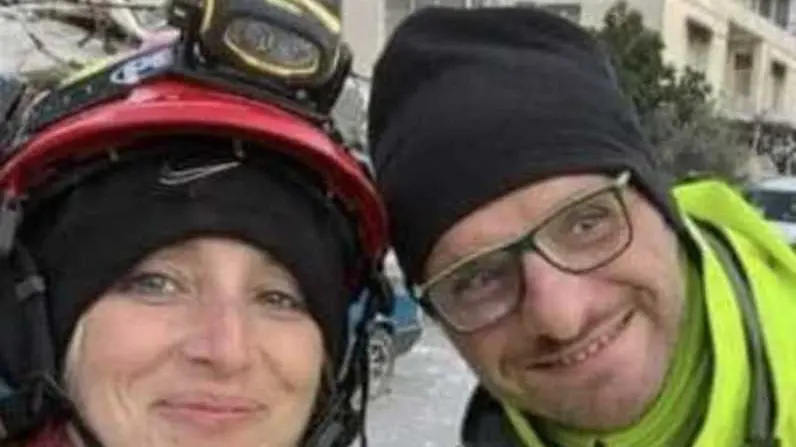 Terremoto, salvano ventenne dalle macerie