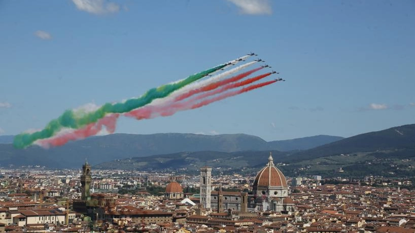 Le Frecce Tricolori su Firenze (New Press Photo)