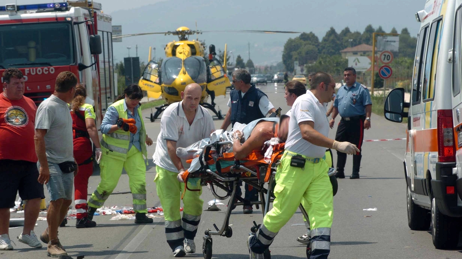 Personale del soccorso 118 con l’ausilio dell’elicottero Pegaso della Regione Toscana
