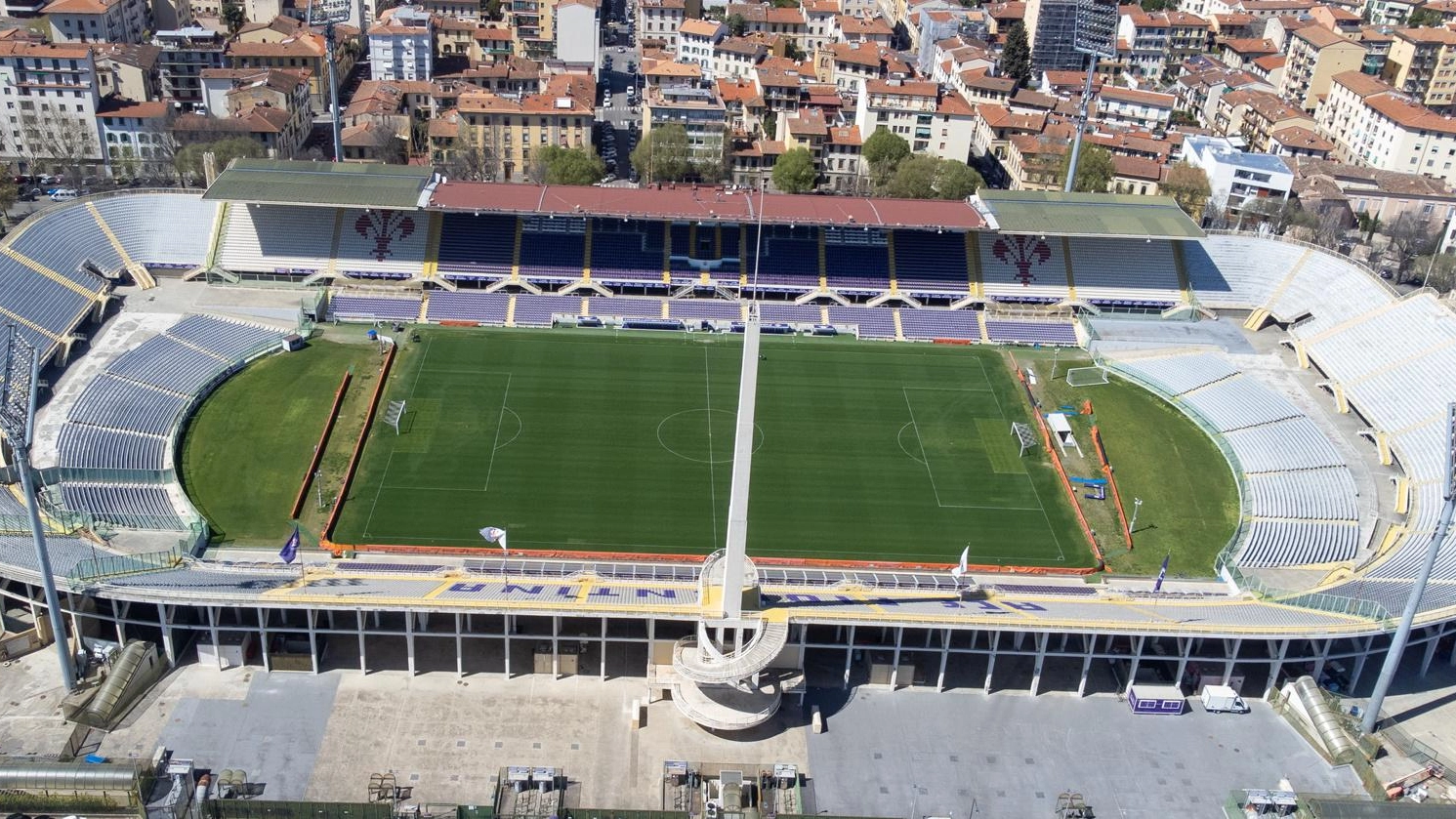 Salvini corteggia la Toscana e va a ruota libera "I soldi per lo stadio? Il Pnrr non è nato per questo" Salvini corteggia la Toscana e va a ruota libera "I soldi per lo stadio? Il Pnrr non è nato per questo"