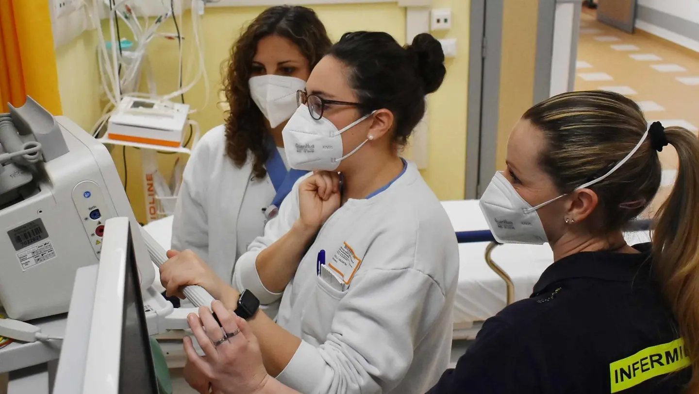 La donna incinta è stata subito portata in ospedale con l’ambulanza La donna incinta è stata subito portata in ospedale con l’ambulanza