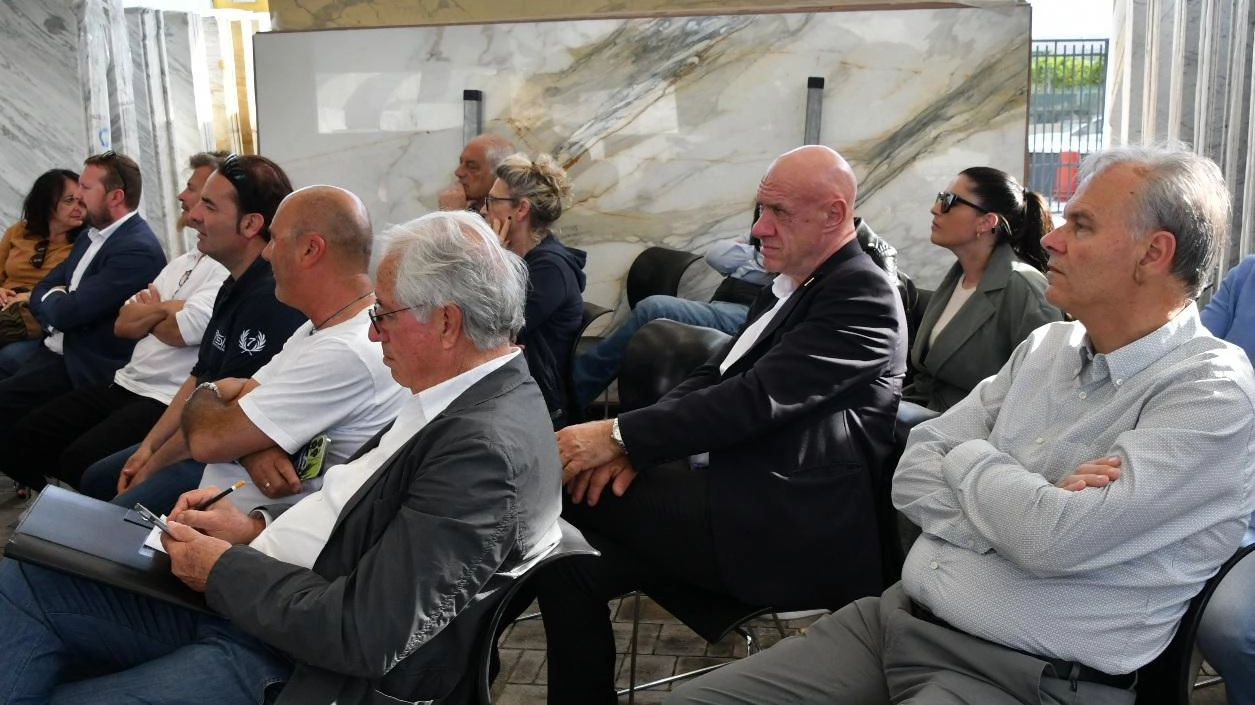 Il grido degli artigiani Zia, bonifiche e lavoro "Basta parole, ora i fatti" Persiani e Ricci da Cna Il grido degli artigiani Zia, bonifiche e lavoro "Basta parole, ora i fatti" Persiani e Ricci da Cna