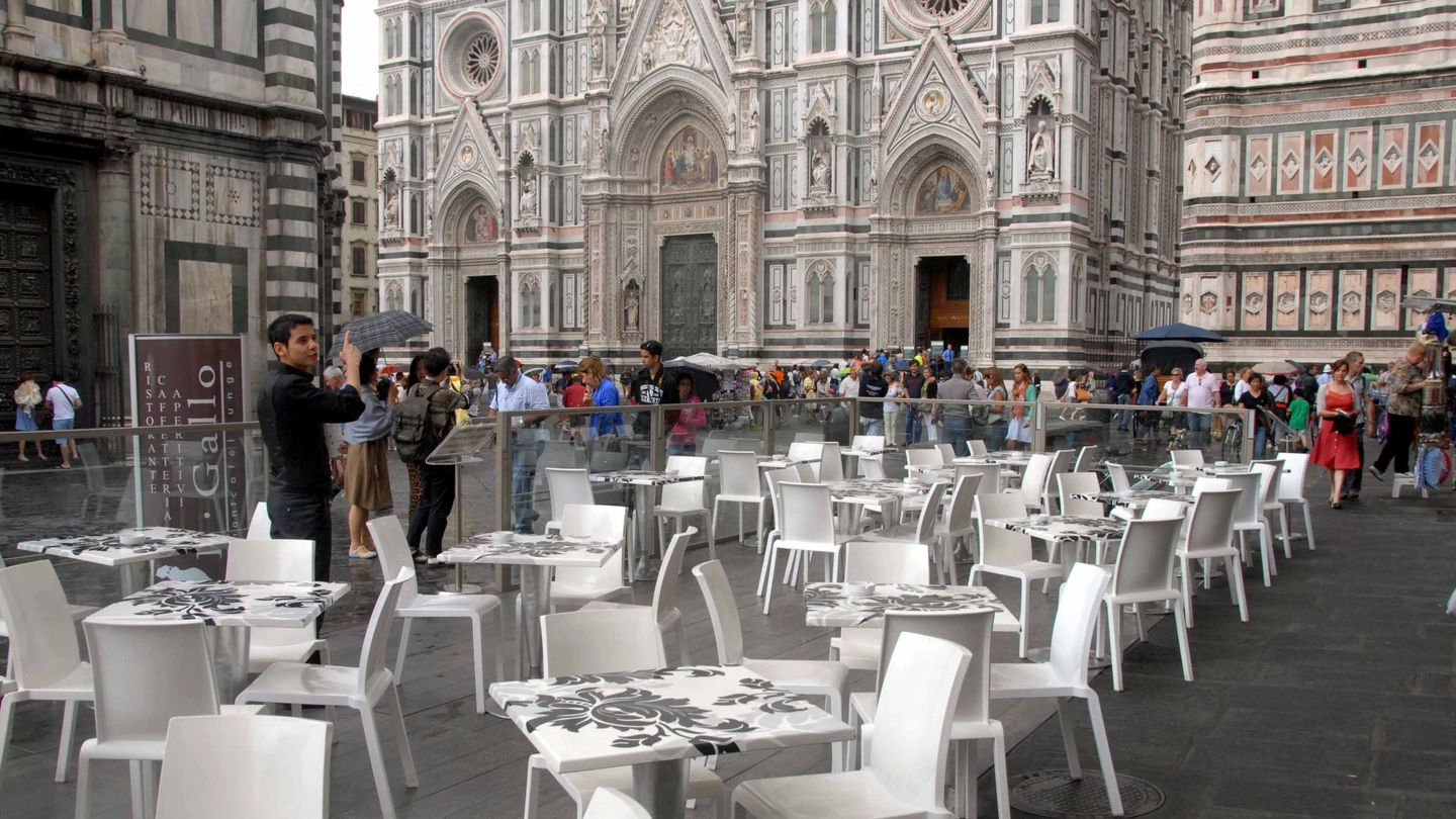 Dehors in piazza Duomo (Foto repertorio New Press Photo)
