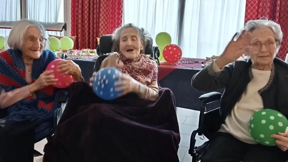 Festa per due ultra centenarie. Il sorriso di Enrica ed Eugenia