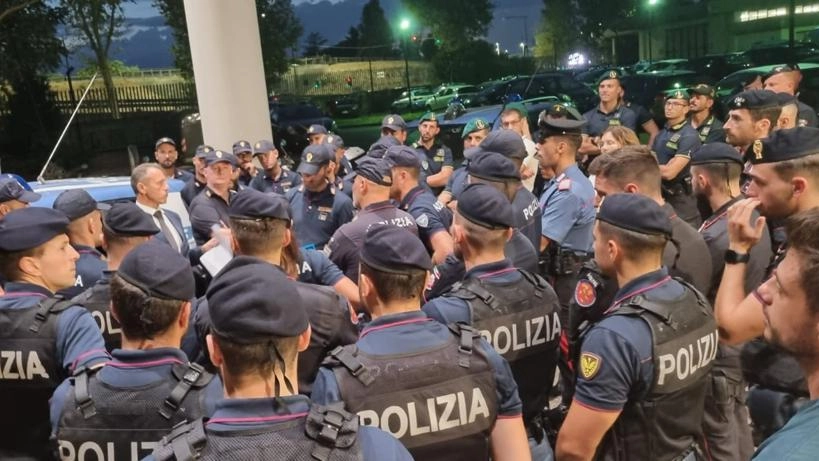 Pattuglione alle Cascine. Tre giorni di controlli: un chilo di droga nascosta tra le siepi Pattuglione alle Cascine. Tre giorni di controlli: un chilo di droga nascosta tra le siepi