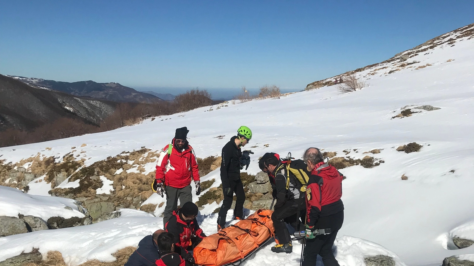 L'intervento di carabinieri e soccorso alpino per il bimbo di 8 anni