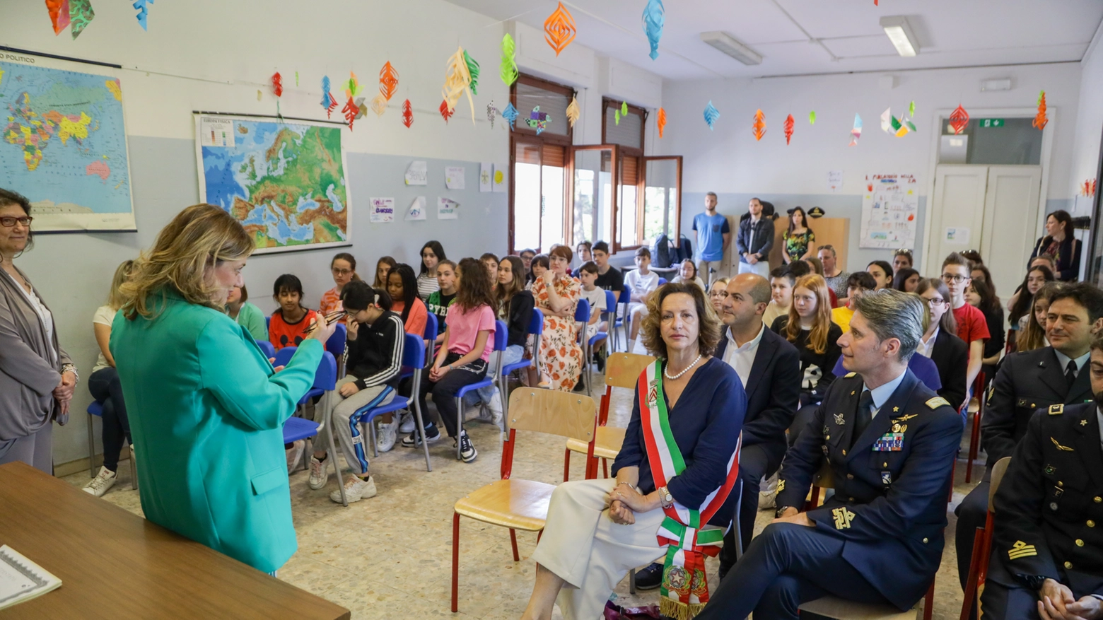 Lastra a Signa, scuola "Leonardo Da Vinci": la premiazione delle due classi che hanno preso parte al Campionato di giornalismo (Germogli) Lastra a Signa, scuola "Leonardo Da Vinci": la premiazione delle due classi che hanno preso parte al Campionato di giornalismo (Germogli)