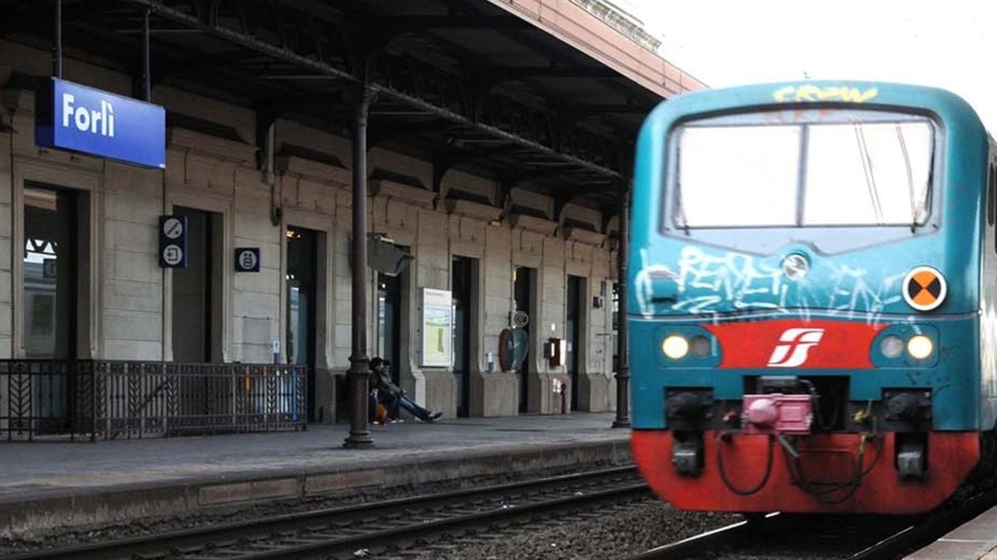 Un treno alla stazione di Forlì